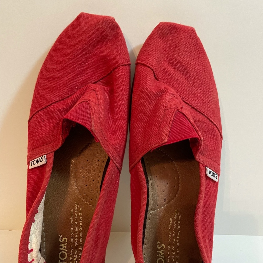 Red Toms with leather insole sz 10